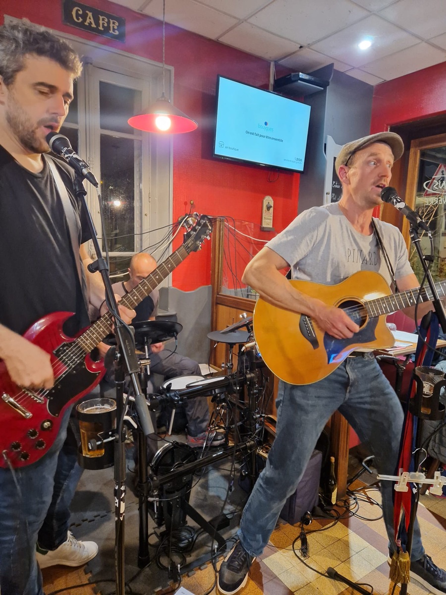 Photo promo — costumes à carreaux